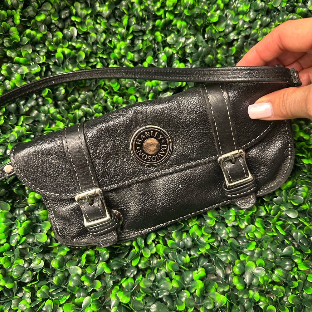 Harley-Davidson Black Leather Crossbody Bag with Flap Closure